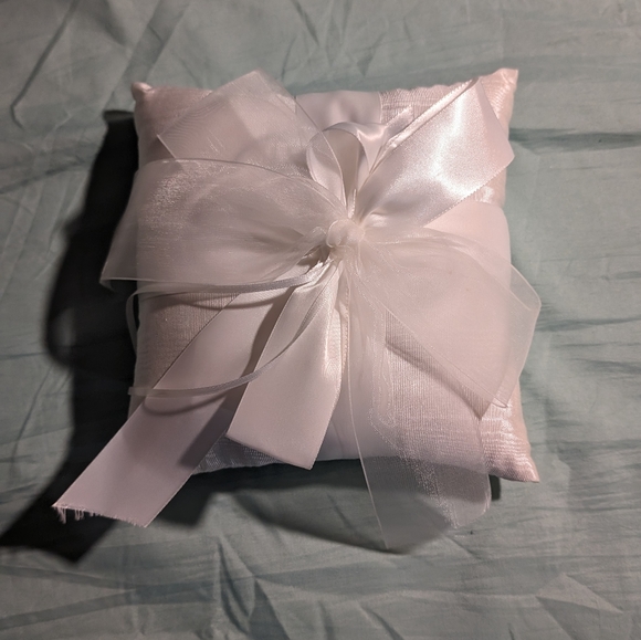 Beverly Clark collection ring bearer pillow - Picture 1 of 4